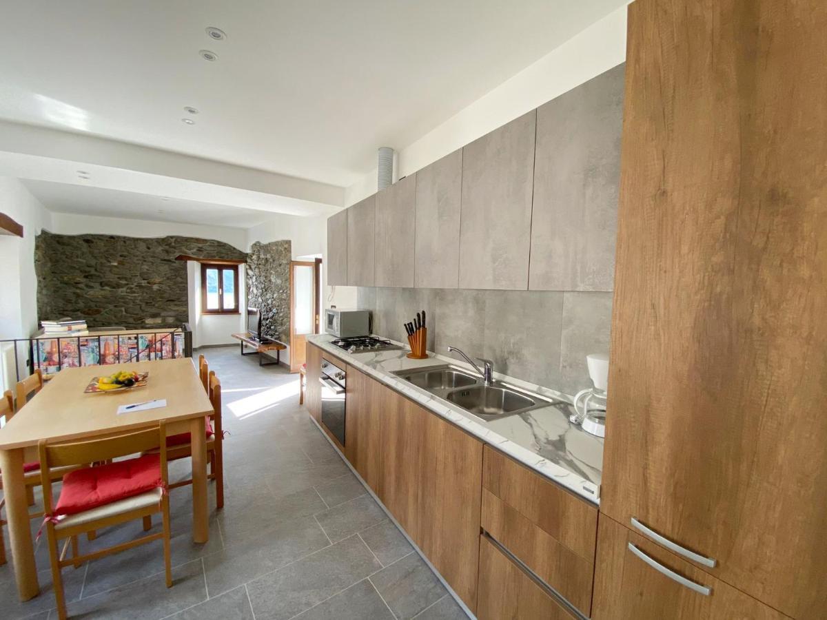Independent Stone House With Lake View Musso Exterior photo